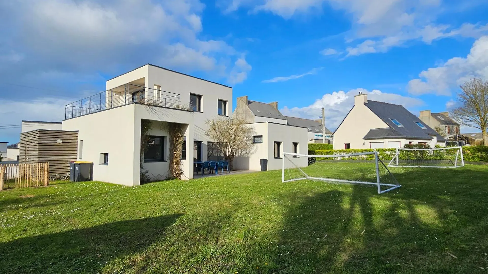 Maison D'Architecte 9P - 400M De La Mer & Du Bourg Santec Holiday home