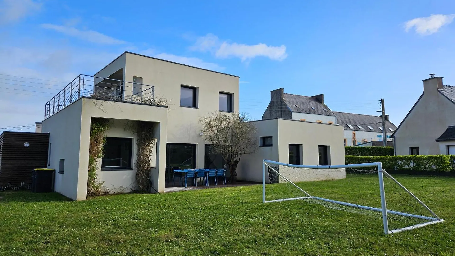 Maison D'Architecte 9P - 400M De La Mer & Du Bourg Santec Holiday home